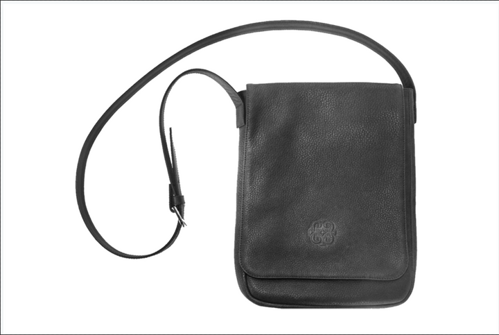 Messanger Mariconera Cross body  Piel Canela color negro con compartimentos y asa ajustable  Elaborada por manos Mexicanas koon artesanos mexicanos ideal para viajar y para el dia a dia  lleva tus documentos pasaporte gadgets piel de res mendele